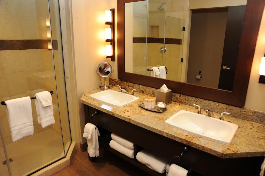 Executive Suite,116558572:JPEG